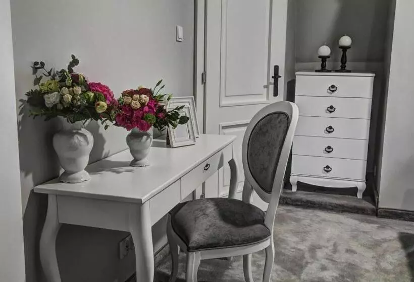 Aamiaismajoitus (B&B) Pałac W Bądzowie