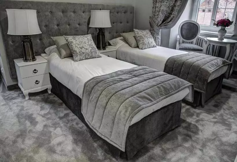 Aamiaismajoitus (B&B) Pałac W Bądzowie