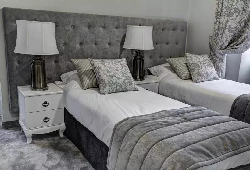 Aamiaismajoitus (B&B) Pałac W Bądzowie