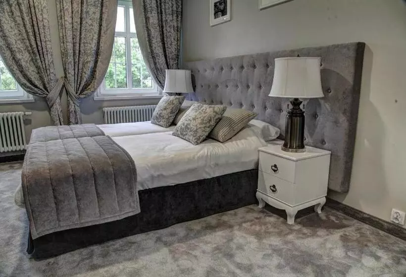 Aamiaismajoitus (B&B) Pałac W Bądzowie