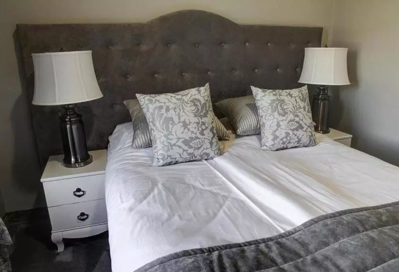 Aamiaismajoitus (B&B) Pałac W Bądzowie