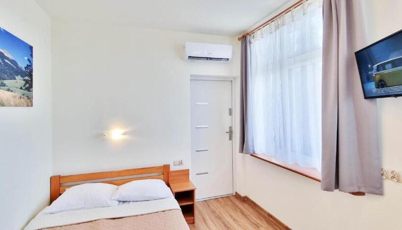 住宿加早餐  Pensjonat Na Górce   Widok Na Jezioro Solińskie I Góry 534 556 639