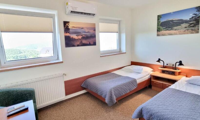 住宿加早餐  Pensjonat Na Górce   Widok Na Jezioro Solińskie I Góry 534 556 639