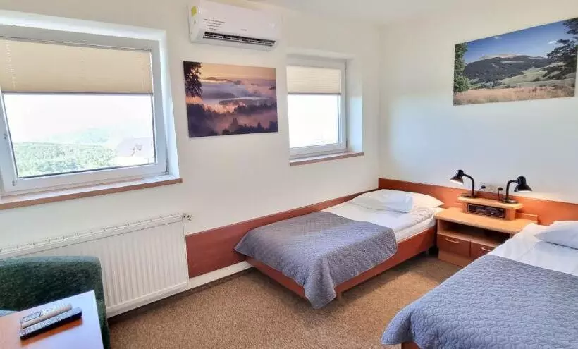 ベッドアンドブレックファースト Pensjonat Na Górce   Widok Na Jezioro Solińskie I Góry 534 556 639