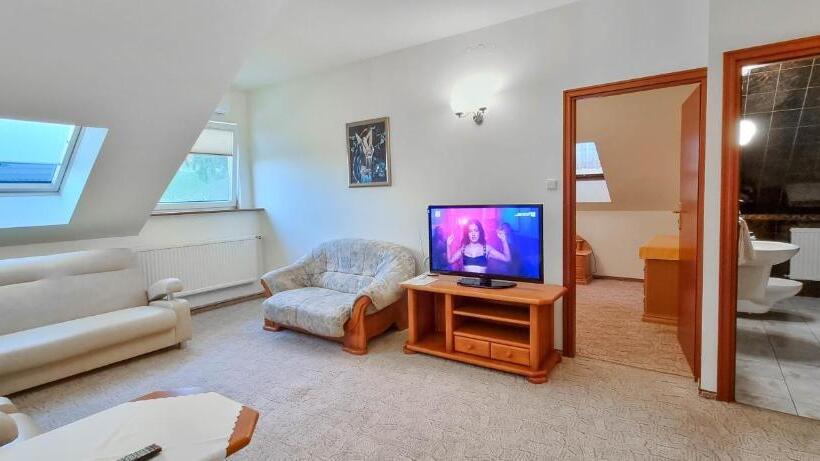 住宿加早餐  Pensjonat Na Górce   Widok Na Jezioro Solińskie I Góry 534 556 639