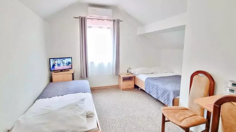 ベッドアンドブレックファースト Pensjonat Na Górce   Widok Na Jezioro Solińskie I Góry 534 556 639