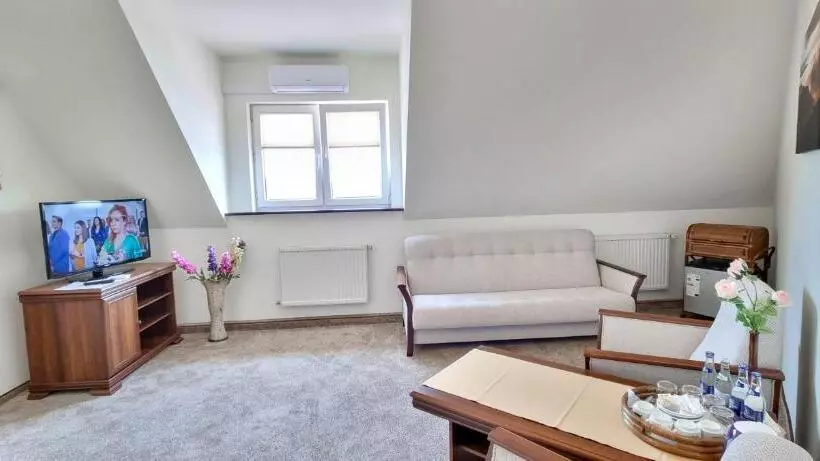 ベッドアンドブレックファースト Pensjonat Na Górce   Widok Na Jezioro Solińskie I Góry 534 556 639