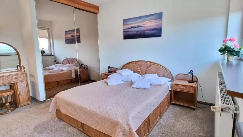 ベッドアンドブレックファースト Pensjonat Na Górce   Widok Na Jezioro Solińskie I Góry 534 556 639