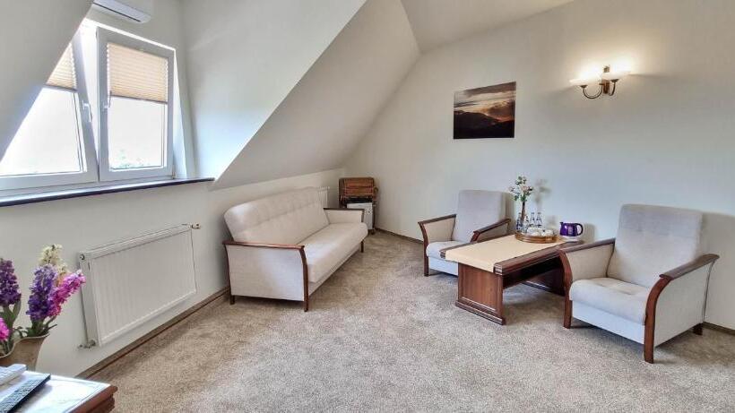 住宿加早餐  Pensjonat Na Górce   Widok Na Jezioro Solińskie I Góry 534 556 639