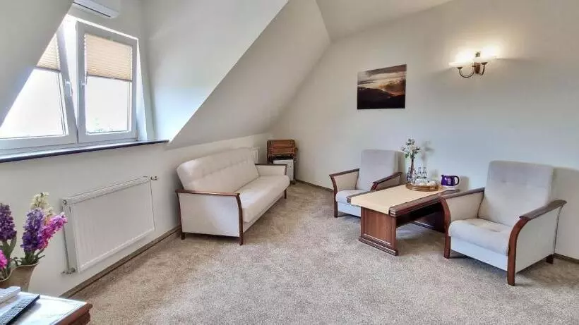 ベッドアンドブレックファースト Pensjonat Na Górce   Widok Na Jezioro Solińskie I Góry 534 556 639