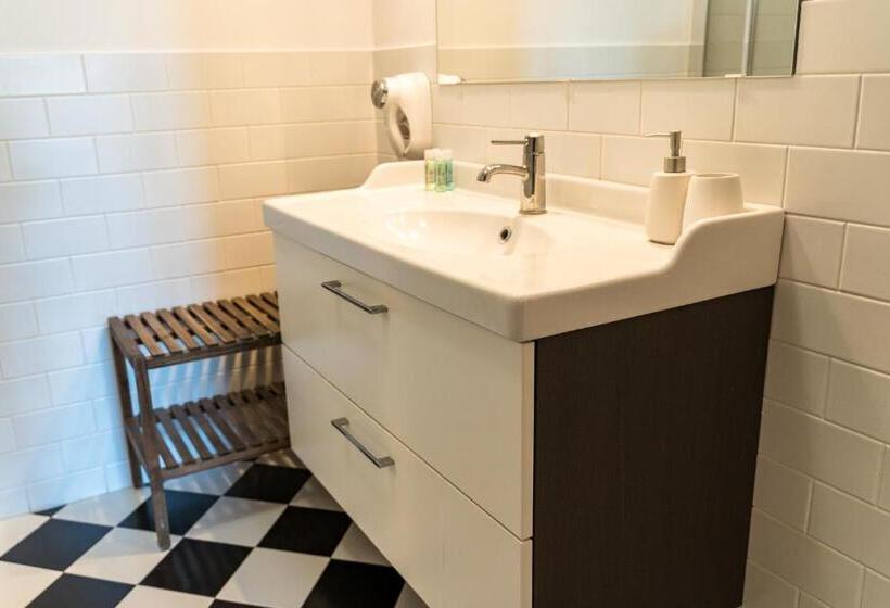 تختخواب و صبحانه Trybunalska