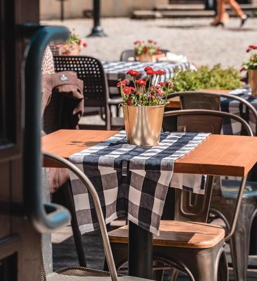 تختخواب و صبحانه Trybunalska