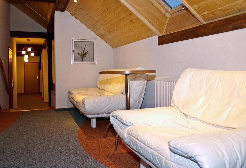 هتل Noclegi Helvet