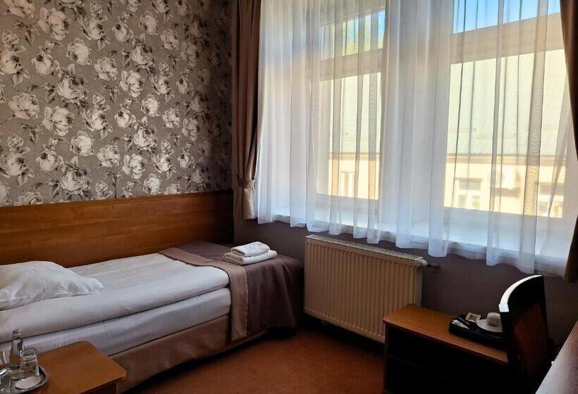 ホテル Restauracja Rondo