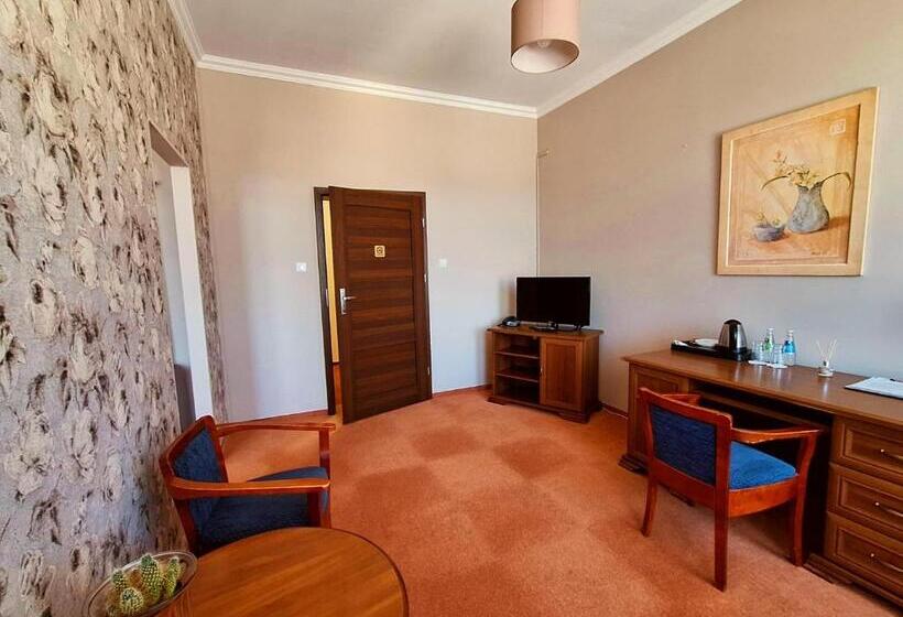 ホテル Restauracja Rondo