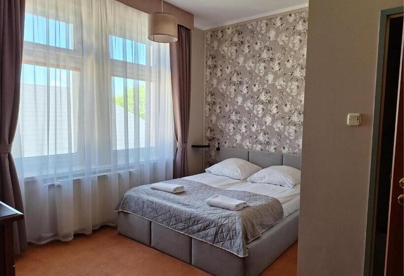 ホテル Restauracja Rondo