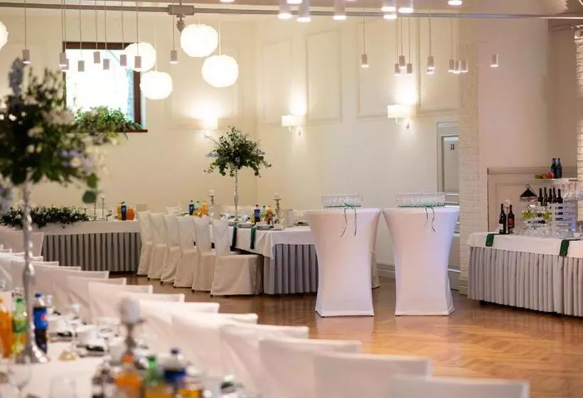 Hotelli Zajazd Pod Szyszkami