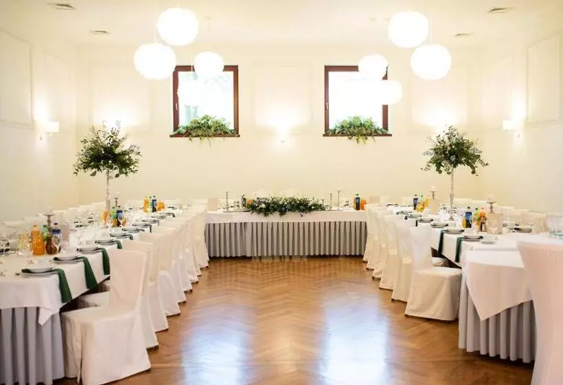 Hotelli Zajazd Pod Szyszkami