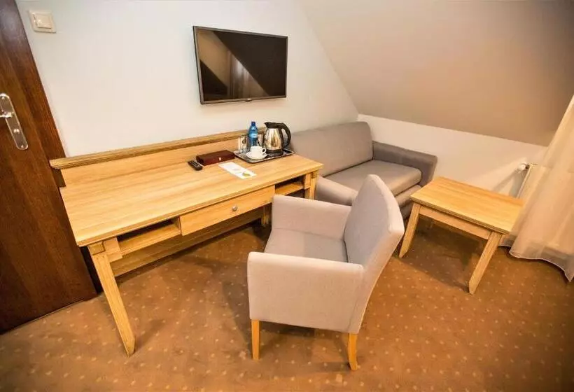 Hotelli Zajazd Pod Szyszkami