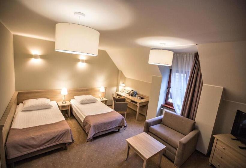 호텔 Zajazd Pod Szyszkami