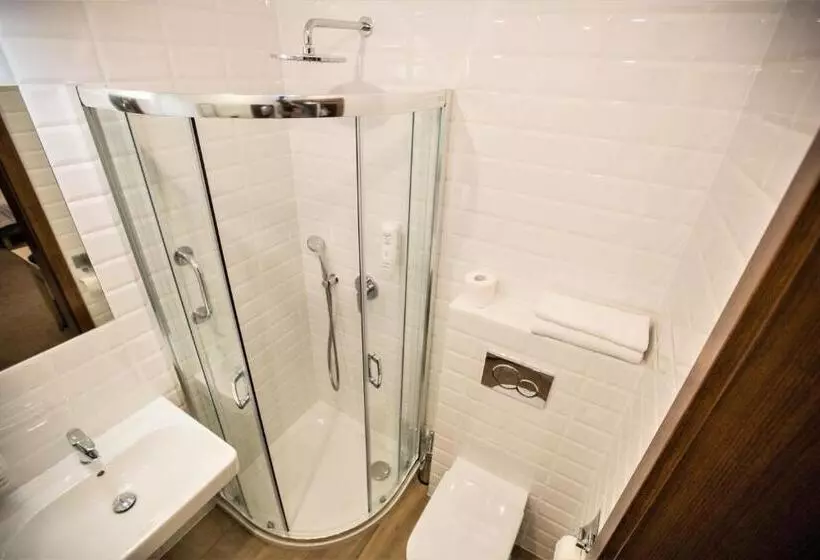 Hotelli Zajazd Pod Szyszkami