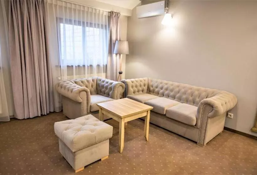 Hotelli Zajazd Pod Szyszkami