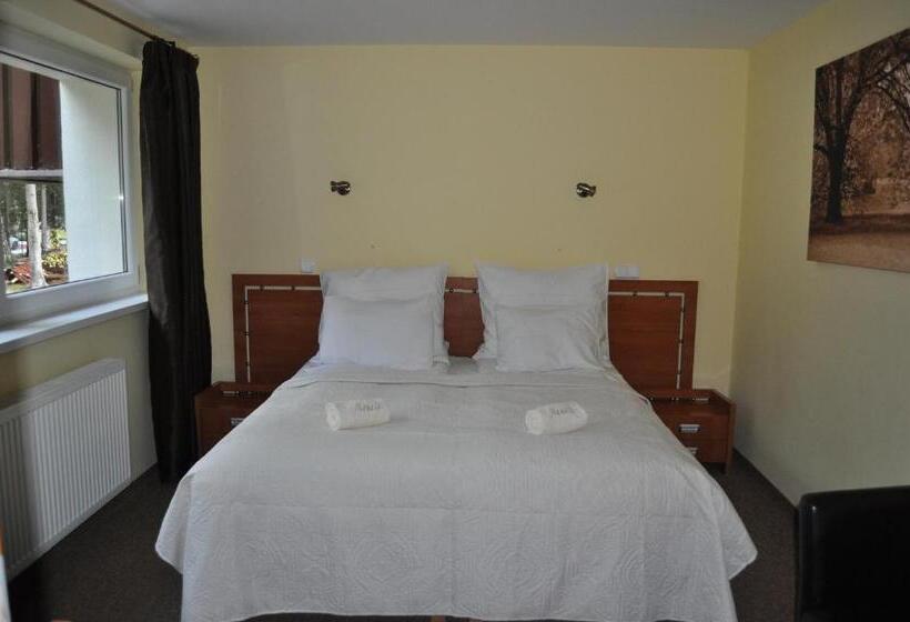 پانسیون Monali