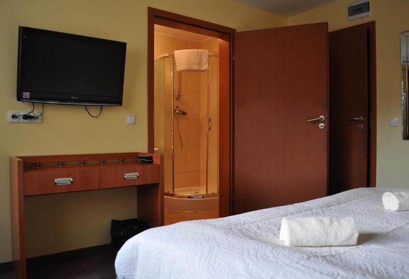 پانسیون Monali