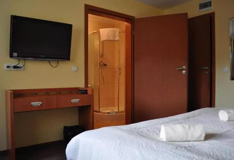 ペンション Monali