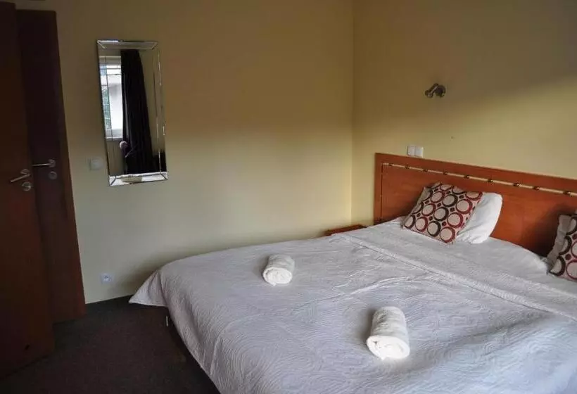 ペンション Monali