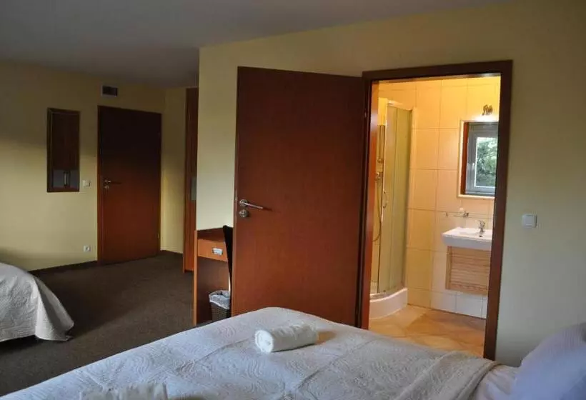 ペンション Monali