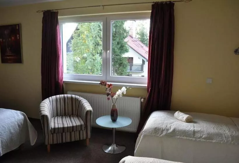 ペンション Monali