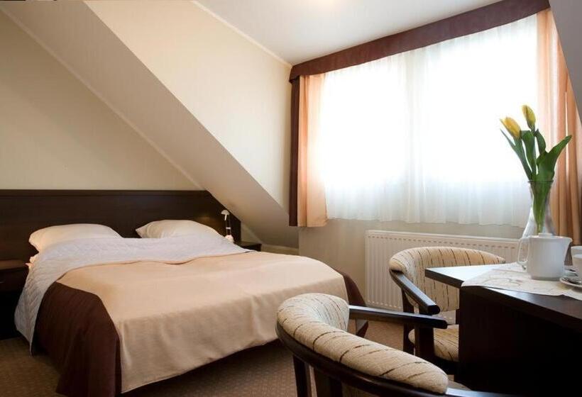 Pensjonat Plażowy Boss Z Restauracją 50 Metrów Od Morza