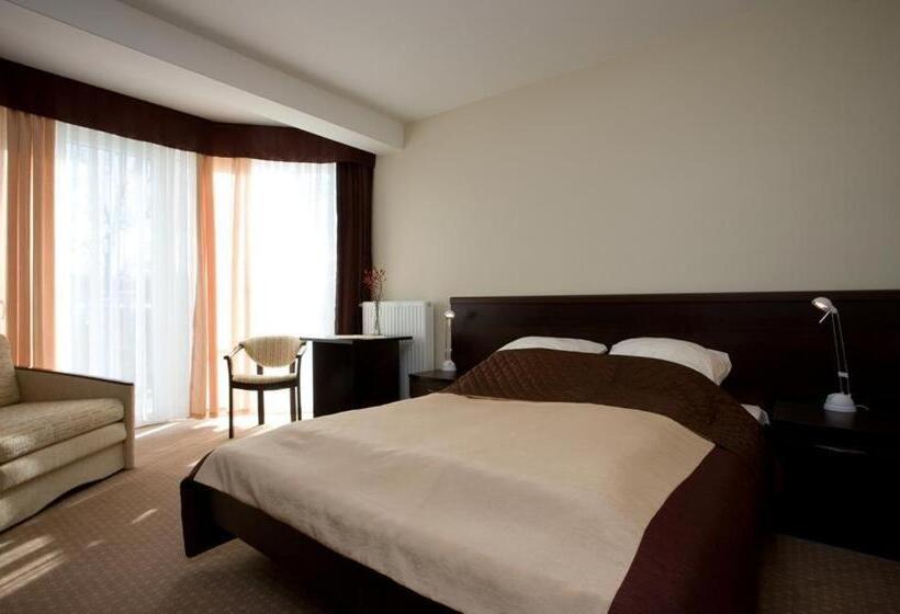 Pensjonat Plażowy Boss Z Restauracją 50 Metrów Od Morza