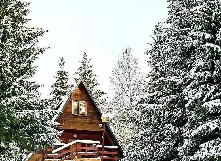 استراحتگاه Domki Bieszczady Siedlisko Harenda