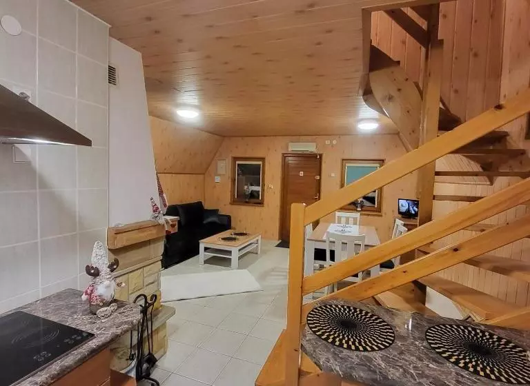 استراحتگاه Domki Bieszczady Siedlisko Harenda