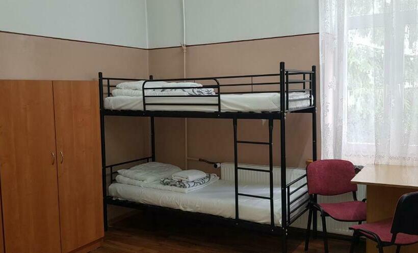 Schronisko Młodzieżowe Ptsm Matecznik