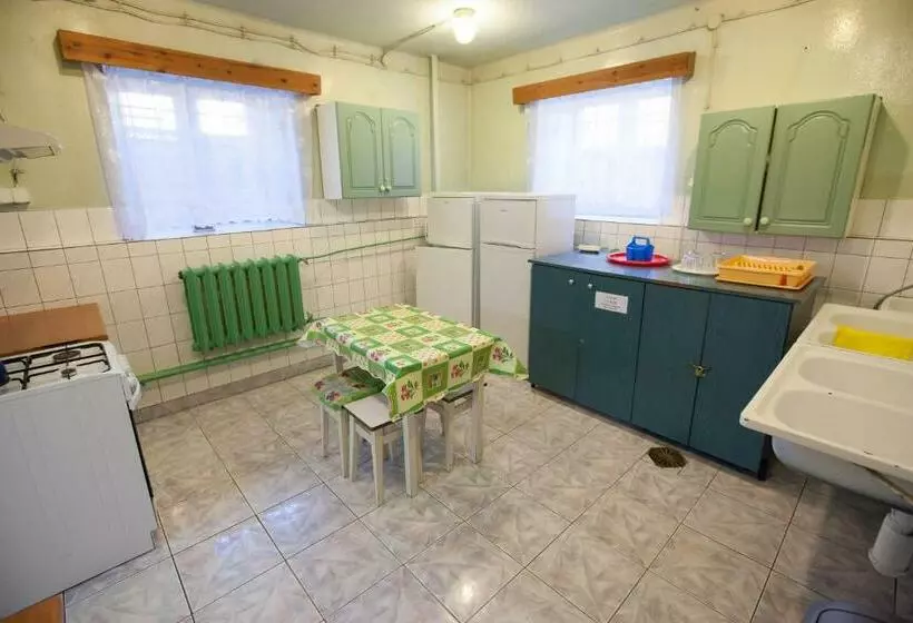 Schronisko Młodzieżowe Ptsm Matecznik