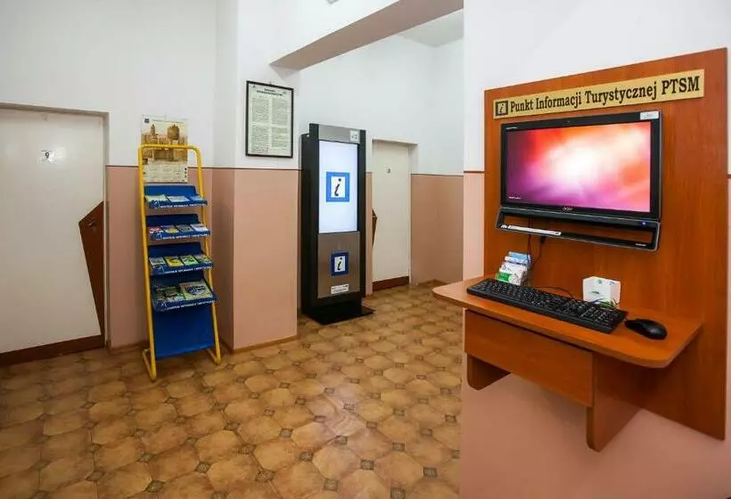 Schronisko Młodzieżowe Ptsm Matecznik