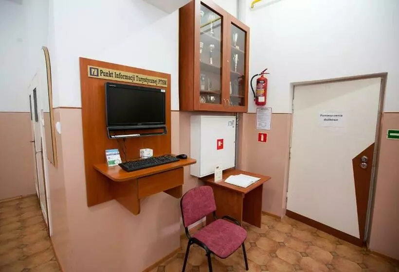 Schronisko Młodzieżowe Ptsm Matecznik