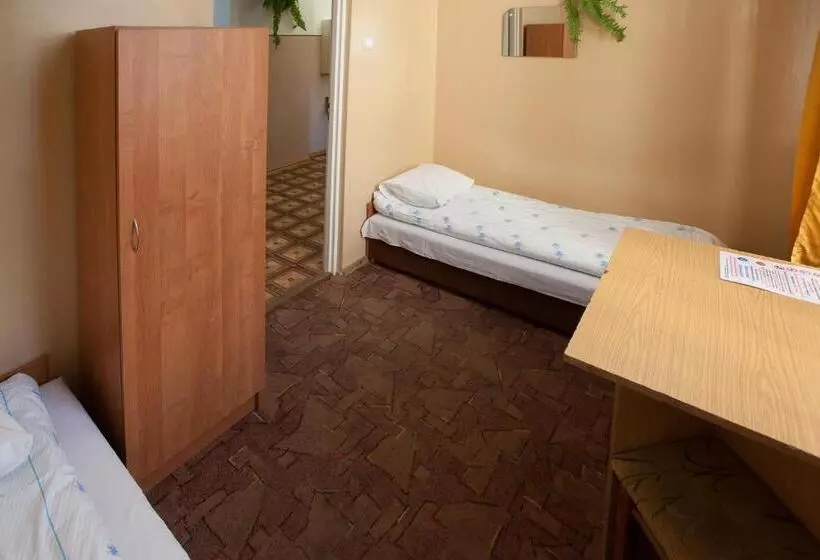 Schronisko Młodzieżowe Ptsm Matecznik