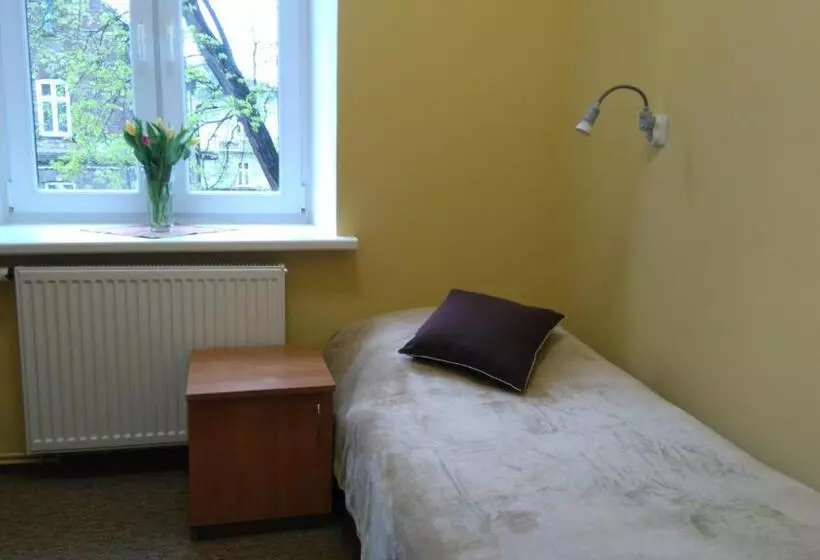 Schronisko Młodzieżowe Ptsm Matecznik