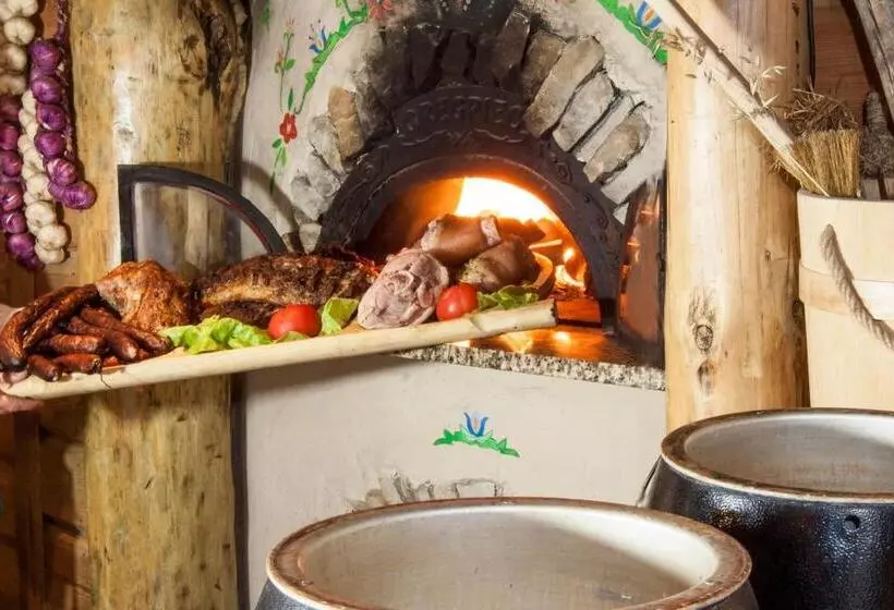 Retkeilymaja Zajazd Gołębiowski