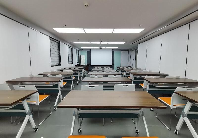 Hanting Hotel Qingdao Badaguan Taipingjiao Park Metro Station