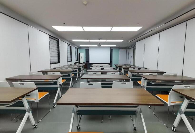 Hanting Hotel Qingdao Badaguan Taipingjiao Park Metro Station