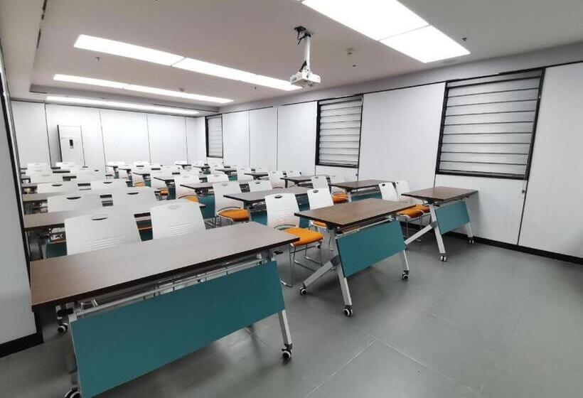 Hanting Hotel Qingdao Badaguan Taipingjiao Park Metro Station