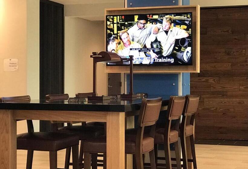 فندق Holiday Inn Express & Suites   Phoenix   Airport North, An Ihg