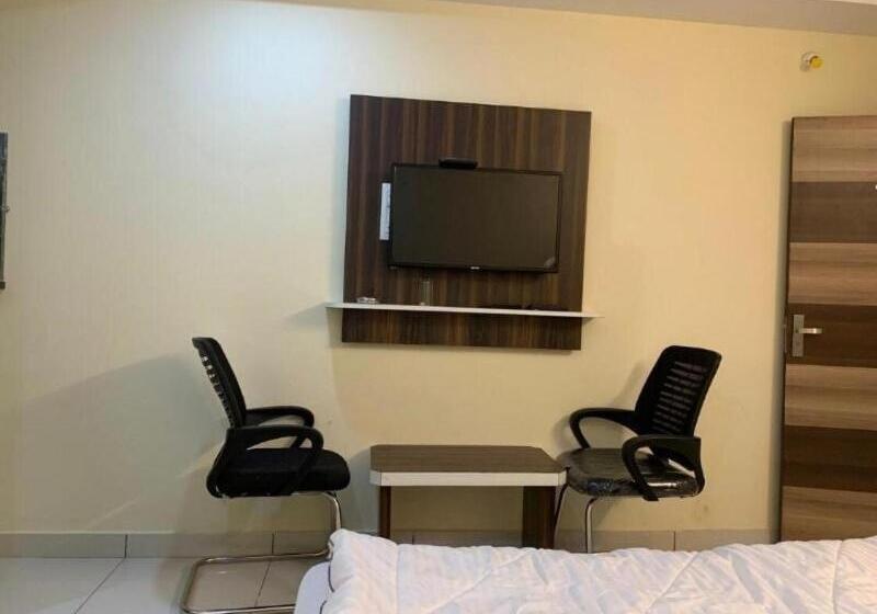 Hotel Oyo Flagship 80855 R Grand