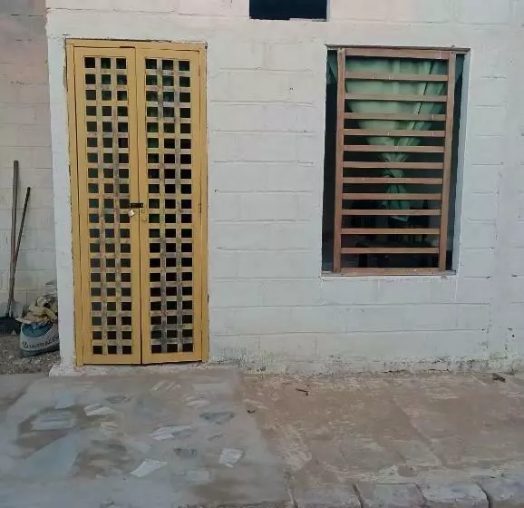 ペンション Hostal Mayapo Beach