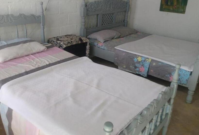 پانسیون Hostal Mayapo Beach